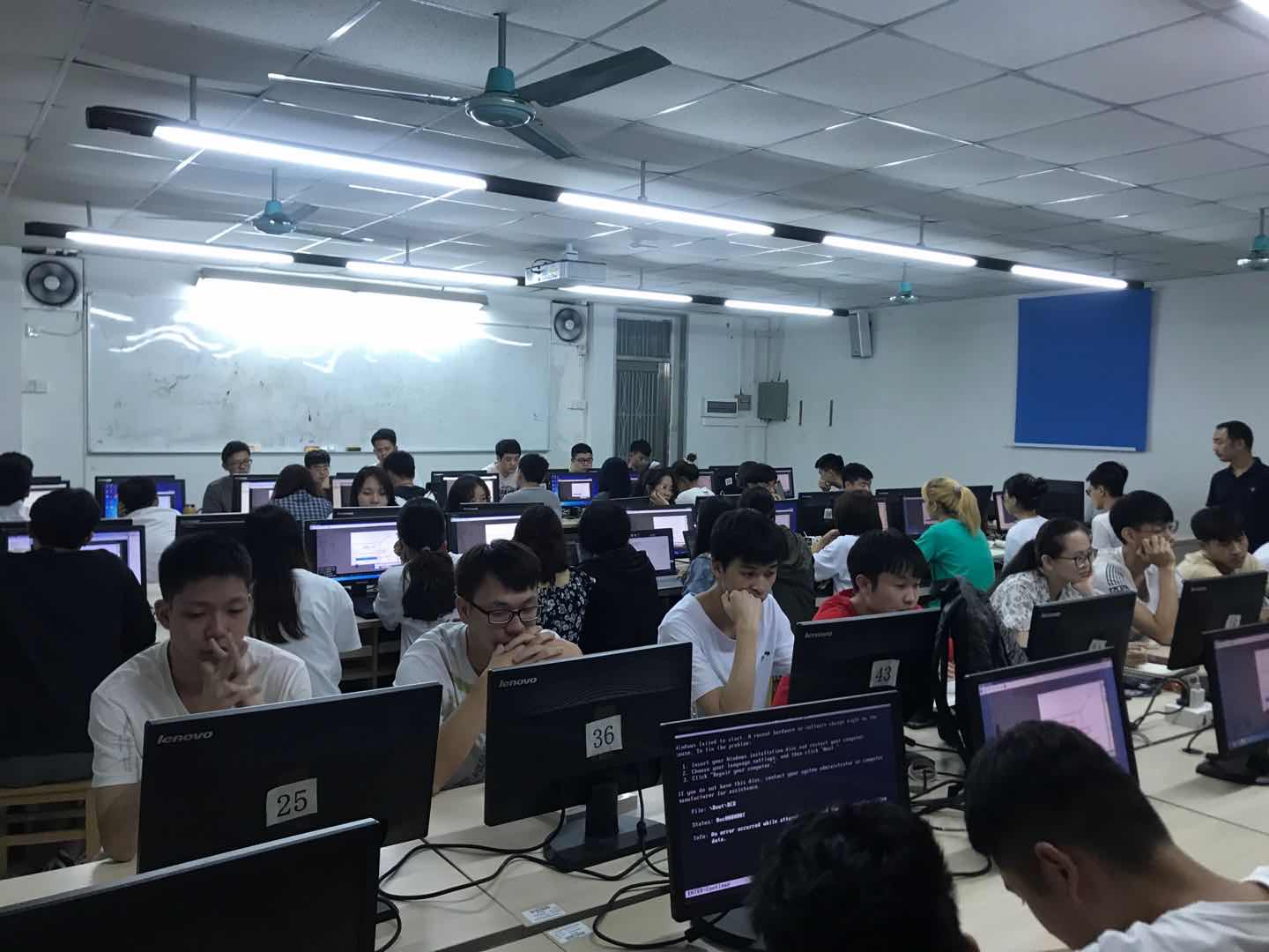 計(jì)應(yīng)專業(yè)穩(wěn)步推進(jìn)“1+X Web前端開發(fā)技能證書”培訓(xùn)工作，助力計(jì)算機(jī)技術(shù)開發(fā)人才培養(yǎng)